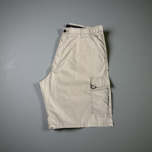 Wrangler Men's Khaki Cargo Shorts Size 40 Waist With A 10” Inseam. Look unworn - Picture 4 of 5